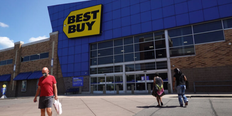 Best Buy holt unerwünschte Technologie, Hardware und Geld ab