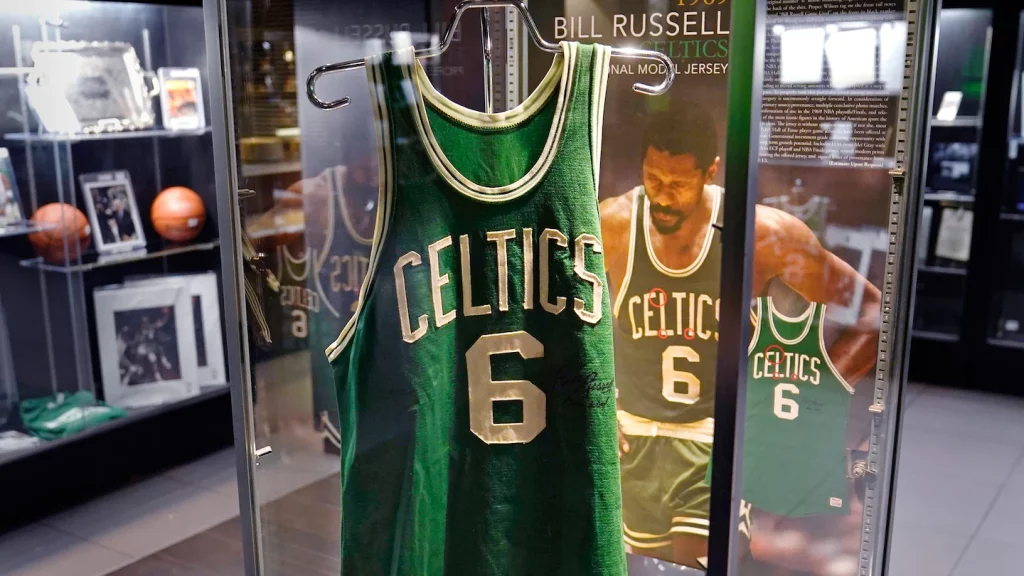 Die NBA zieht für Bill Russell die Nr. 6 endgültig zurück